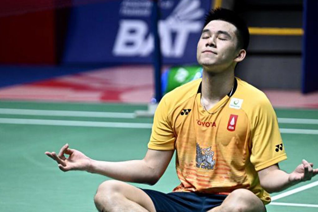 Kunlavut Vitidsarn returning a shot during the BWF 2025 men’s singles event